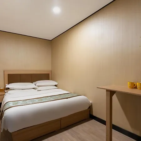 East Sacred Hotel ᴸᴱo---Foreign Accept---Tourism Service English-Speaking 丨 Near Tiananmen Forbidden City丨very Close To Metro Zhangzizhong And Beixinqiao 丨european Foot Ball English丨free Advance Tickets And Laundry Drying Service Coffee Snacks Beijing Luaran gambar