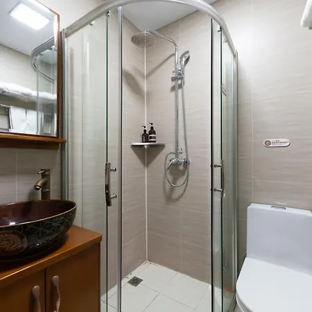 East Sacred Hotel ᴸᴱo---Foreign Accept---Tourism Service English-Speaking 丨 Near Tiananmen Forbidden City丨very Close To Metro Zhangzizhong And Beixinqiao 丨european Foot Ball English丨free Advance Tickets And Laundry Drying Service Coffee Snacks Beijing Luaran gambar