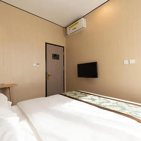East Sacred Hotel ᴸᴱo---Foreign Accept---Tourism Service English-Speaking 丨 Near Tiananmen Forbidden City丨very Close To Metro Zhangzizhong And Beixinqiao 丨european Foot Ball English丨free Advance Tickets And Laundry Drying Service Coffee Snacks Beijing Luaran gambar