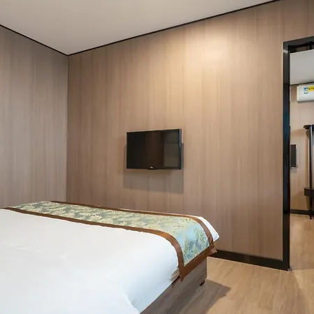 East Sacred Hotel ᴸᴱo---Foreign Accept---Tourism Service English-Speaking 丨 Near Tiananmen Forbidden City丨very Close To Metro Zhangzizhong And Beixinqiao 丨european Foot Ball English丨free Advance Tickets And Laundry Drying Service Coffee Snacks Beijing Luaran gambar