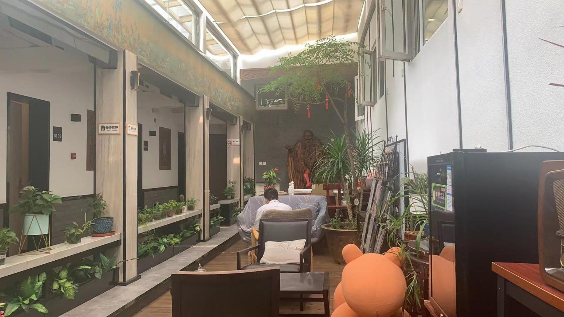 East Sacred Hotel: Near Tiananmen & Metro, Free Amenities 4* 北京