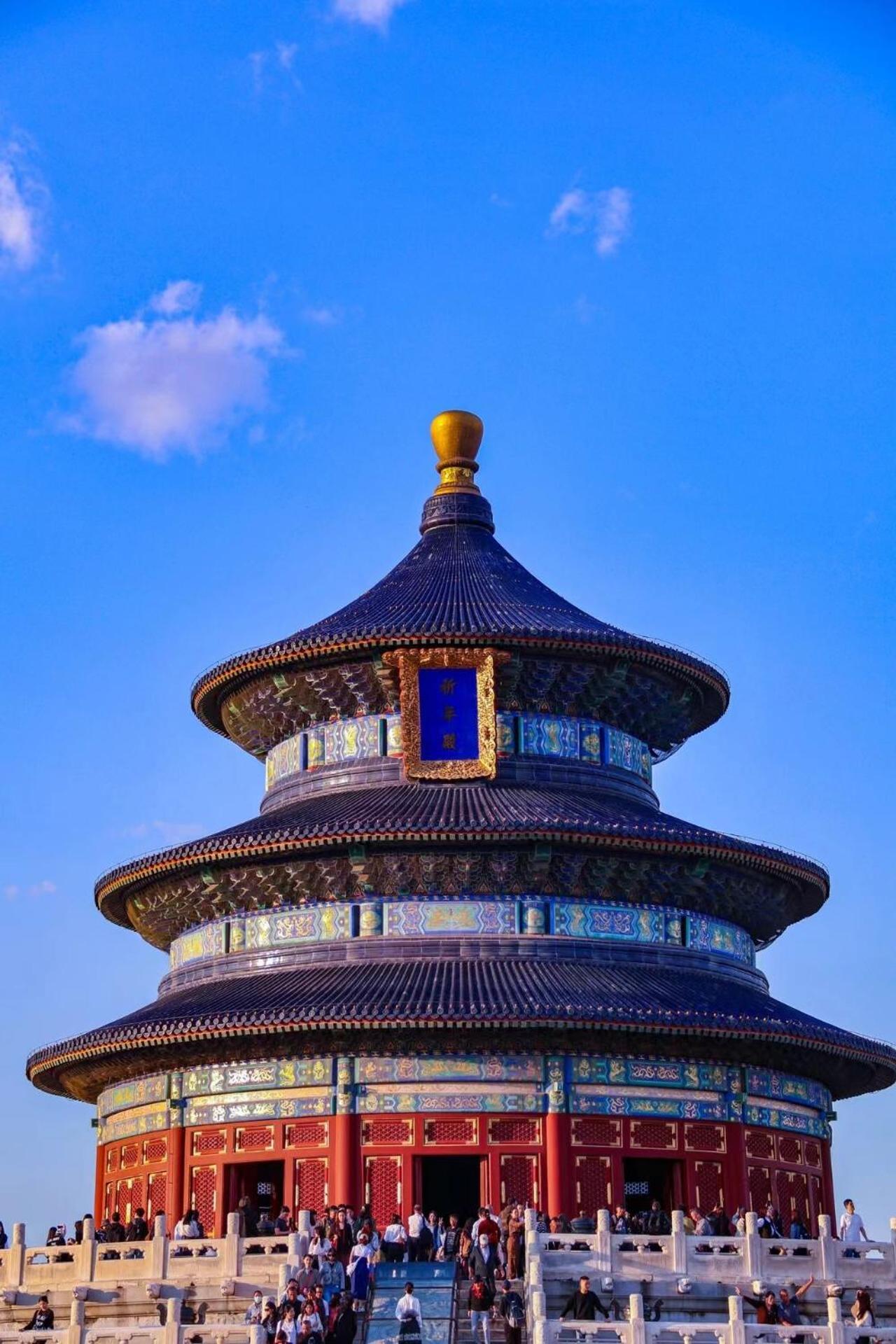 Отель East Sacred ᴸᴱo---foreign Accept---tourism Service English-speaking 丨 Near Tiananmen Forbidden City丨very Close To Metro Zhangzizhong And Beixinqiao 丨european Foot Ball English丨free Advance Tickets And Laundry Drying Service Coffee Snacks