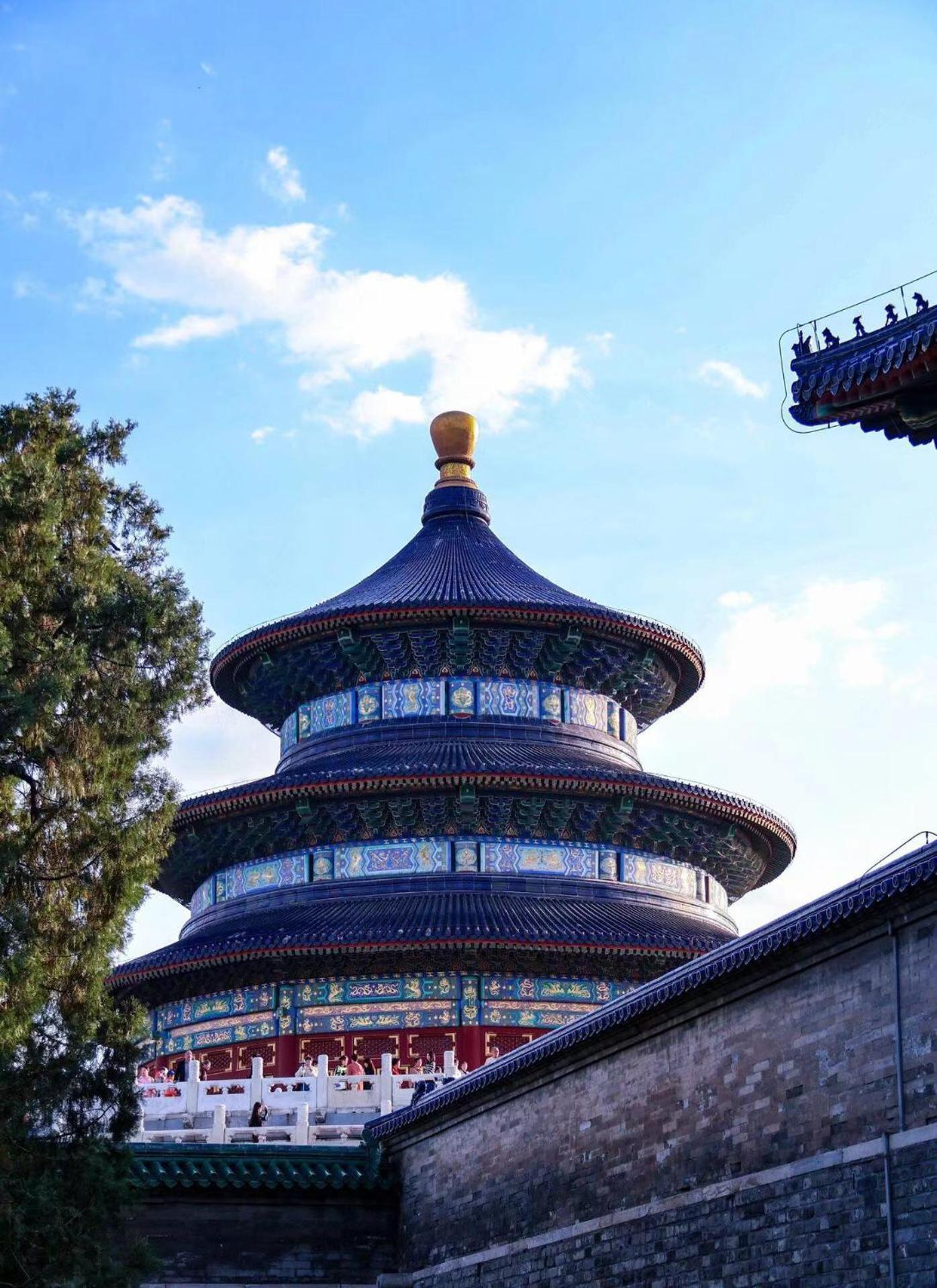 East Sacred ᴸᴱo---foreign Accept---tourism Service English-speaking 丨 Near Tiananmen Forbidden City丨very Close To Metro Zhangzizhong And Beixinqiao 丨european Foot Ball English丨free Advance Tickets And Laundry Drying Service Coffee Snacks Пекин