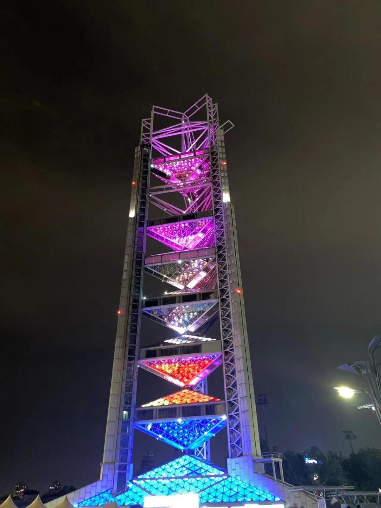East Sacred ᴸᴱo---foreign Accept---tourism Service English-speaking 丨 Near Tiananmen Forbidden City丨very Close To Metro Zhangzizhong And Beixinqiao 丨european Foot Ball English丨free Advance Tickets And Laundry Drying Service Coffee Snacks Отель