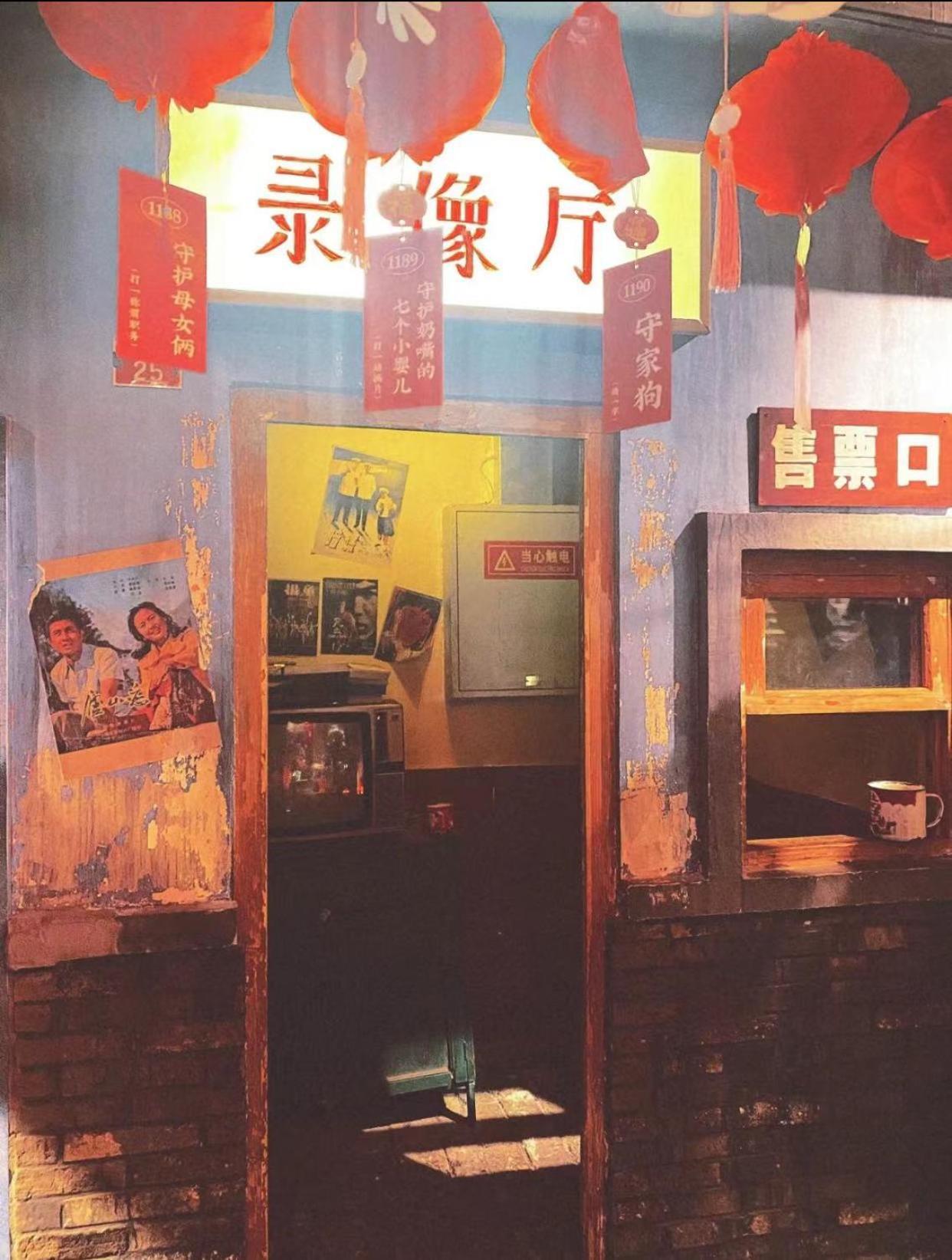East Sacred ᴸᴱo---foreign Accept---tourism Service English-speaking 丨 Near Tiananmen Forbidden City丨very Close To Metro Zhangzizhong And Beixinqiao 丨european Foot Ball English丨free Advance Tickets And Laundry Drying Service Coffee Snacks Отель