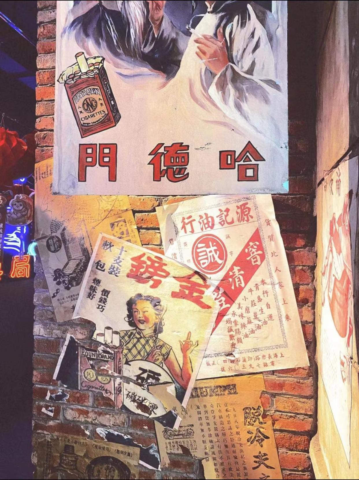 East Sacred ᴸᴱo---foreign Accept---tourism Service English-speaking 丨 Near Tiananmen Forbidden City丨very Close To Metro Zhangzizhong And Beixinqiao 丨european Foot Ball English丨free Advance Tickets And Laundry Drying Service Coffee Snacks
