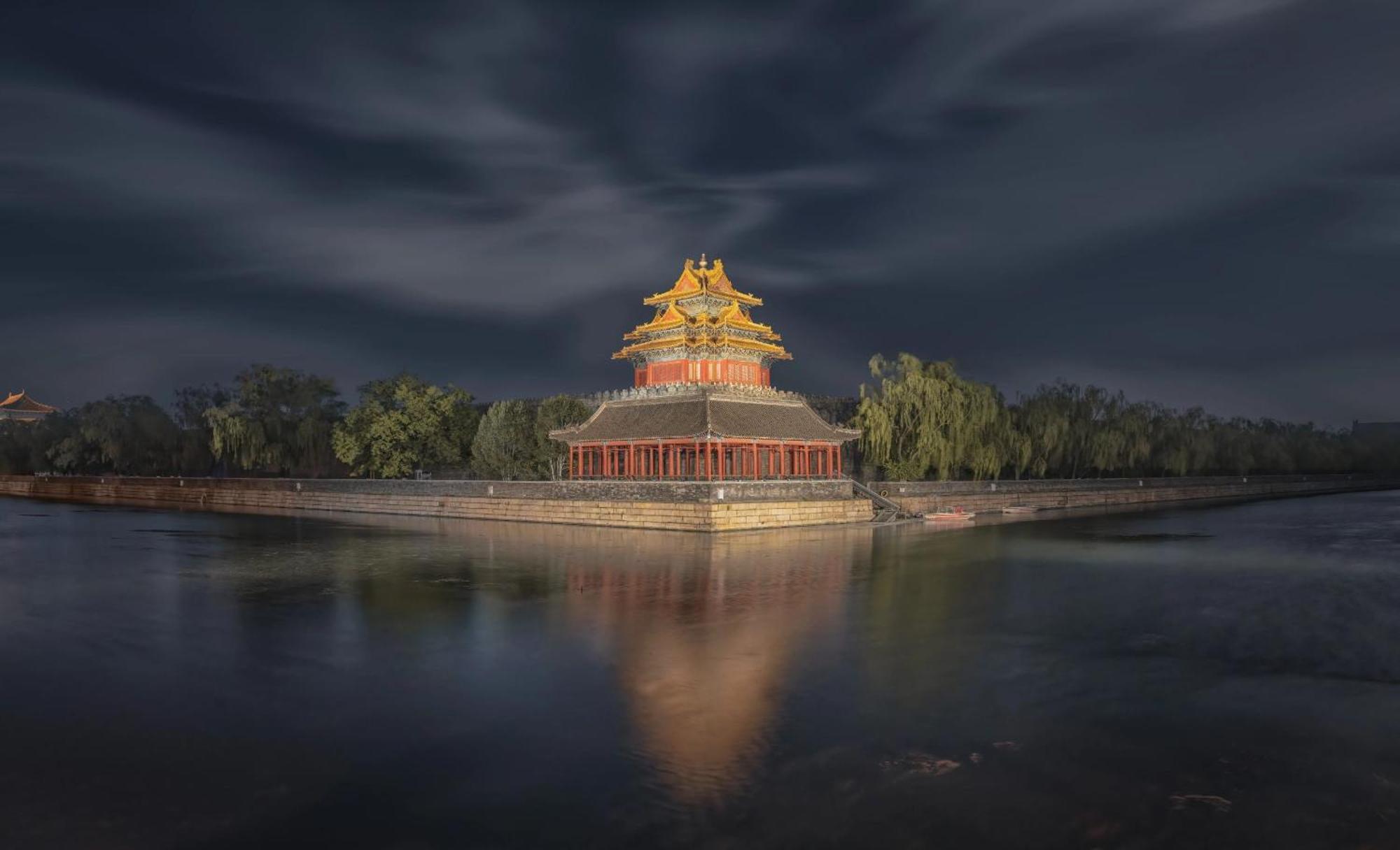 Отель East Sacred ᴸᴱo---foreign Accept---tourism Service English-speaking 丨 Near Tiananmen Forbidden City丨very Close To Metro Zhangzizhong And Beixinqiao 丨european Foot Ball English丨free Advance Tickets And Laundry Drying Service Coffee Snacks
