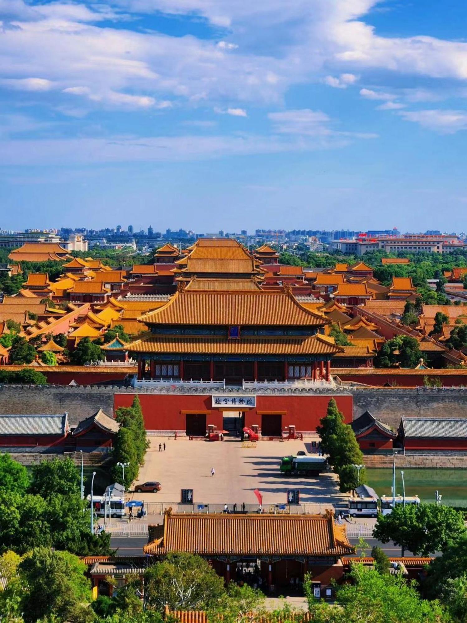 East Sacred ᴸᴱo---foreign Accept---tourism Service English-speaking 丨 Near Tiananmen Forbidden City丨very Close To Metro Zhangzizhong And Beixinqiao 丨european Foot Ball English丨free Advance Tickets And Laundry Drying Service Coffee Snacks 4*