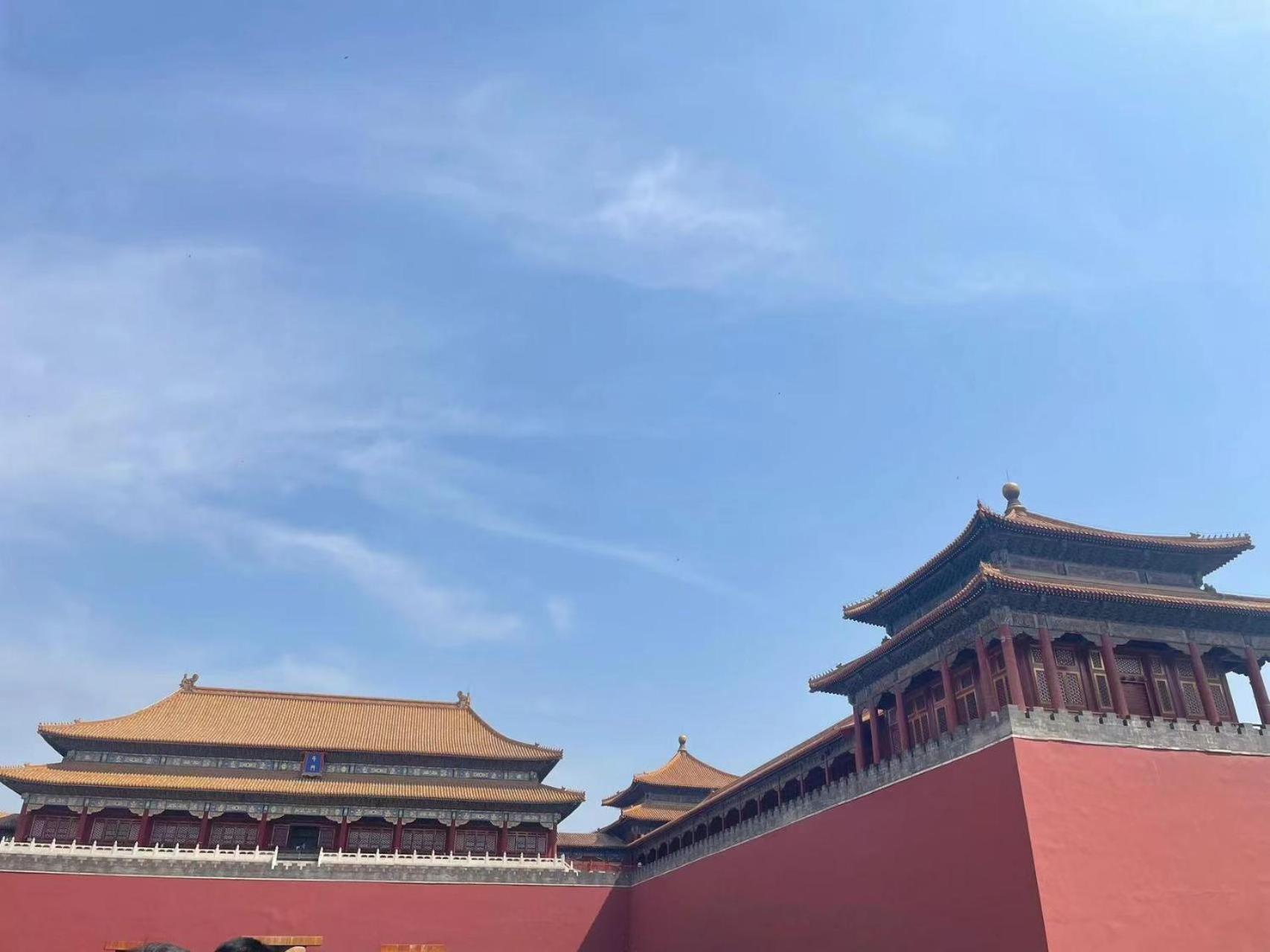 East Sacred ᴸᴱo---foreign Accept---tourism Service English-speaking 丨 Near Tiananmen Forbidden City丨very Close To Metro Zhangzizhong And Beixinqiao 丨european Foot Ball English丨free Advance Tickets And Laundry Drying Service Coffee Snacks Hotel Beijing