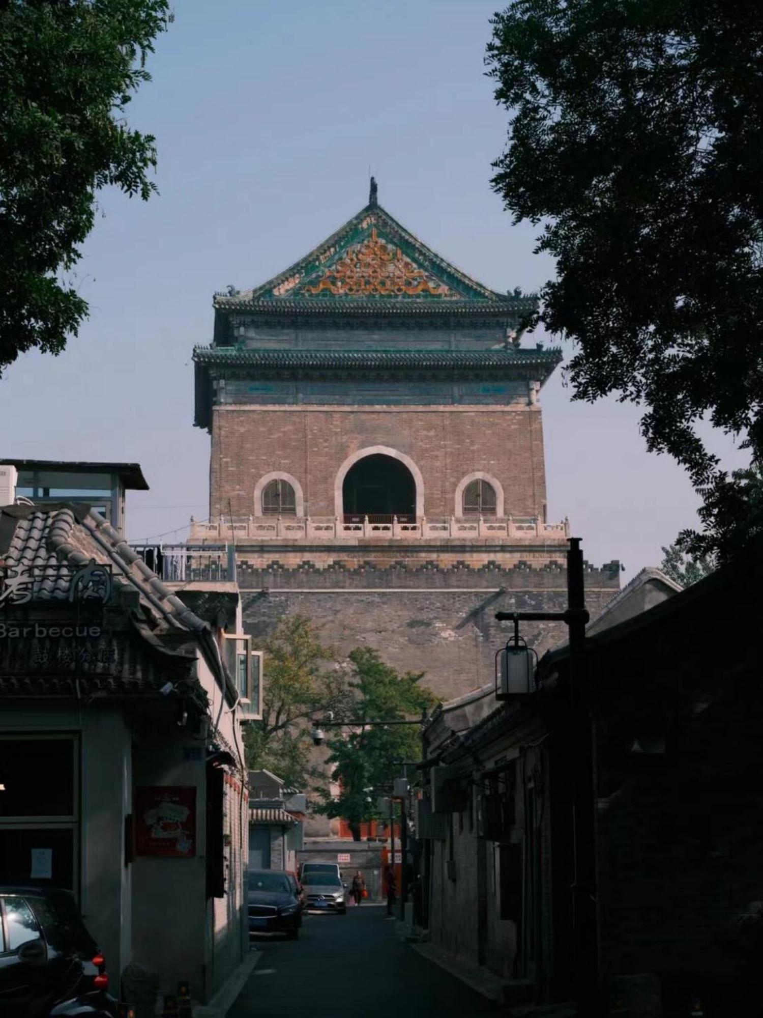 East Sacred ᴸᴱo---foreign Accept---tourism Service English-speaking 丨 Near Tiananmen Forbidden City丨very Close To Metro Zhangzizhong And Beixinqiao 丨european Foot Ball English丨free Advance Tickets And Laundry Drying Service Coffee Snacks Beijing